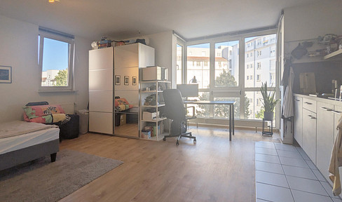 Renovated and available immediately! Cozy apartment in the Weststadt district, close to the main train station.