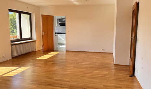 Sunny 3-room apartment in Gröbenzell, offering a comfortable living space.
