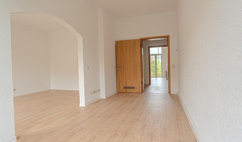 3-room apartment - centrally located in Hof - available immediately - fitted kitchen - shared use of the garden.