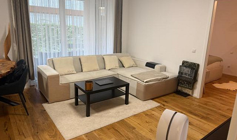 Excellent 2-room garden apartment: Modern design and a prime location in Ackermann Park.