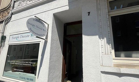 Charmantes Ladenlokal im Altbau-Traum mit schöner Terrasse und Fensterfront