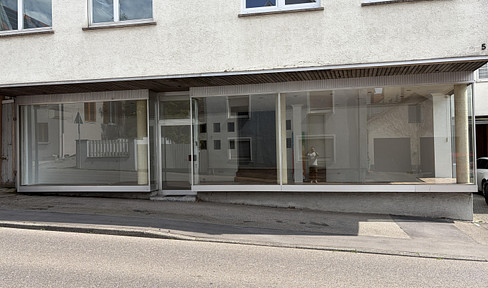 Brightly lit commercial space of 83 square meters in Sachsenheim.