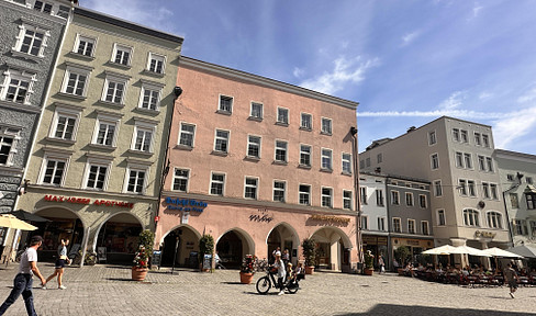 Excellent location! Beautiful office space directly on Max-Josefs-Platz. Balcony and mountain views. No commission fees!