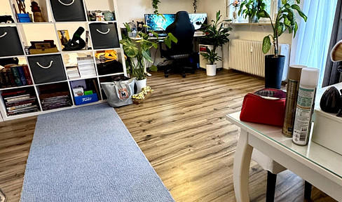 1.5-room apartment with a balcony, elevator, and parking space in a garage, located in Blaustein-Klingenstein.