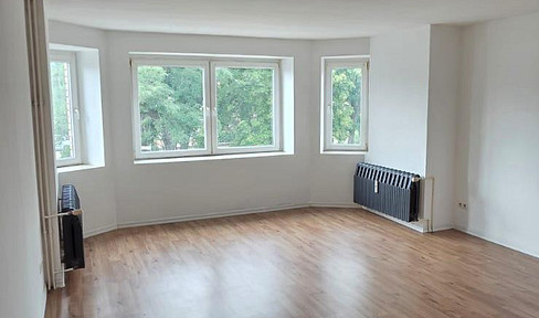 Bright 2-room apartment in Wandlitz-Basdorf, featuring a spacious living area and an additional room.
