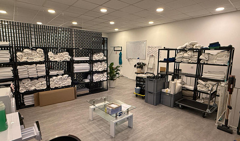 Attractive commercial unit with parking space | Office | Medical practice | Retail space.