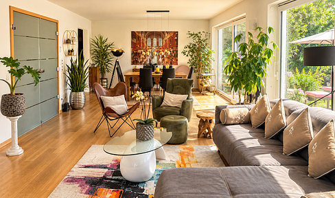 Detached single-family house with 324 square meters of living space on a 676 square meter plot.