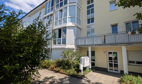 Centrally located and green – a well-maintained apartment with a conservatory and two balconies.