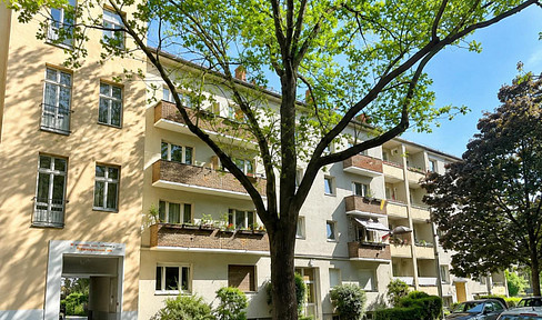 Sunny 3-room apartment with a balcony and garden view.