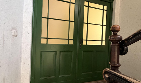 Large apartment in a historic building with 10 rooms, located near the Cottbus State Theatre, suitable for a doctor's office or shared living arrangement.