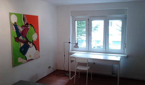 Excellent location - bright, move-in ready 3-room apartment in Prenzlauer Berg, with a separate kitchen, located in the Gleimviertel district.