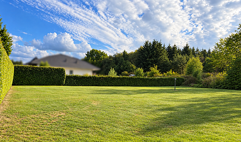 Spacious building plot near a golf course and Seddiner See lake – 1,438 m².