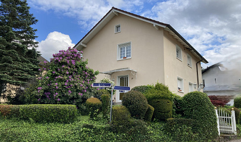Detached two-family house in an absolutely prime location, right on the edge of the forest.