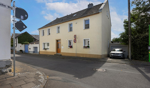 Spacious single-family house with 162 square meters and a garden, located in Wachtberg-Werthhoven.