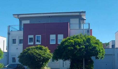 Schöne helle moderne Doppelhaushälfte mit Südgarten.