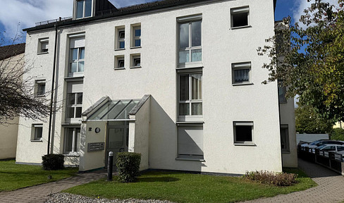 3-room apartment with a garden and terrace, including parking space – available immediately.