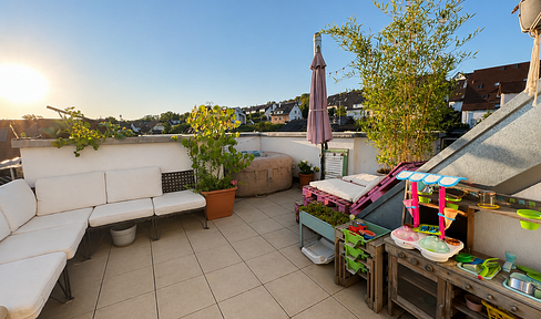 Neuwertige 4-Zimmer-Maisonette mit großer Dachterrasse, Balkon & 2 Bädern