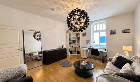 Stilvolle 2-Zi-Citywohnung mit historischem Flair – modernisierter Altbau mit Aufzug und EBK
