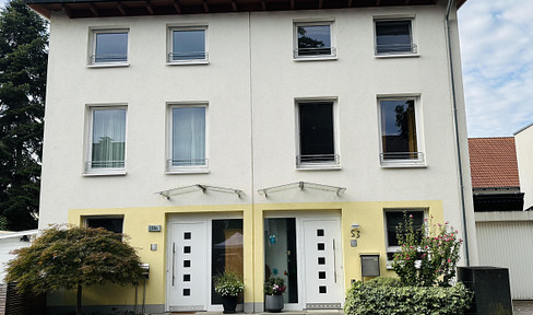 Doppelhaushälfte mit Dachterrasse, Keller, Sauna und Whirlpool, EBK, Photovoltaik, grüner Garten