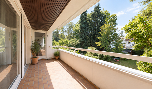 Ruhige 3-Zimmer-Wohnung in Harlaching mit zwei Balkonen und Grünblick
