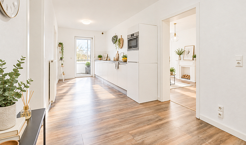 Frisch renovierte 3-Zimmer-Wohnung mit Balkon, Tageslichtbad und Gäste-WC in Altenstadt