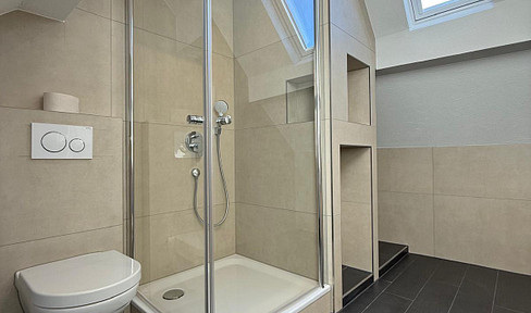 5-Zimmer-Maisonette über drei Wohnebenen – kernsaniert, mit Einbauküche & 2 Bädern