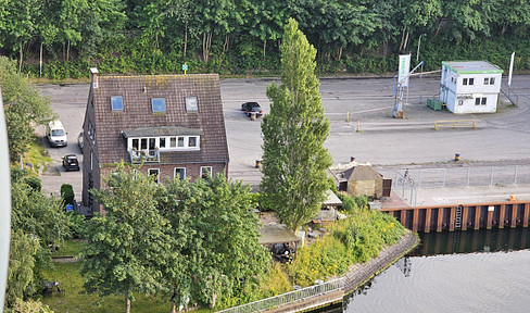Rare opportunity at the North Sea Canal: Historic harbor master's office in Kiel with a direct view of approximately 30,000 ships passing through each year.