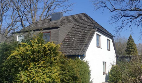 For sale by owner: Sunny, quiet semi-detached house in the green neighborhood of Wellingsbüttel.