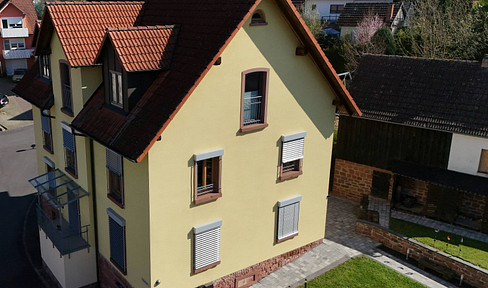 Dachwohnung mit Mainblick – sofort bezugsfertig & ruhig gelegen