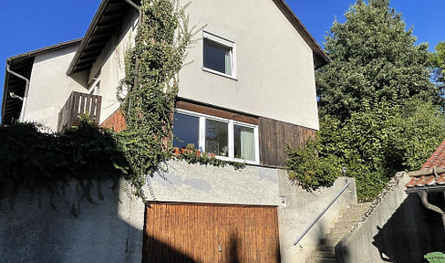 Buy this terraced house in a prime location now – move in within one to two years.