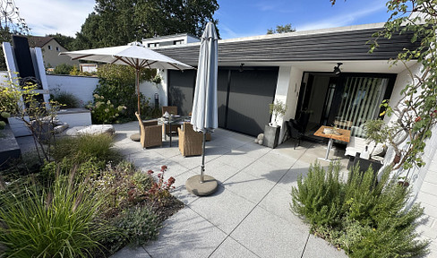Großzügiges Split-Level-Haus in Bungalowbauweise mit Atrium
