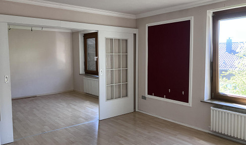 Helle 4 Zimmer Whg. Großer Garten und Doppelgarage