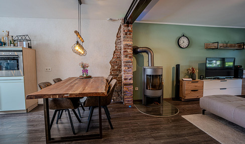 Besondere ETW mit Garten, Dachterrasse, Wallbox und Kamin