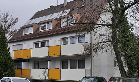 Four-room penthouse apartment, approximately 81 square meters, for rent.