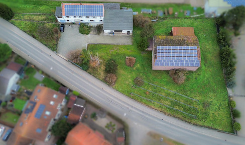 Vielseitiges Anwesen mit Wohnhaus, Lagerhallen & großem Hof