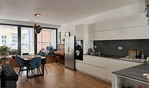 Fully furnished 3-room apartment with 2 balconies and a high-quality kitchen, located in a quiet area of Friedrichshain.