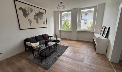 Lichtdurchflutete renovierte 54qm-Wohnung inkl. Einbauküche & Möbel