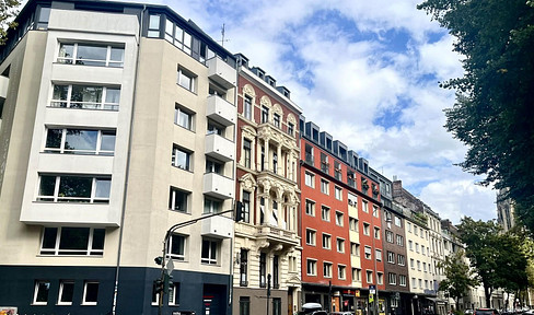 Spacious 3-room apartment in the center of Cologne, located near Rathenauplatz.