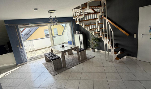 Well-maintained 4.5-room maisonette apartment with a balcony and fitted kitchen, located in Brühl, available without commission.
