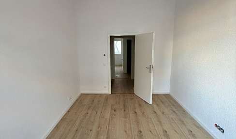 Frisch kernsanierte Wohnung mit Balkon & Fußbodenheizung in Ratingen-Zentrum