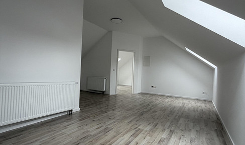 Helle 2-Zimmer-Dachgeschosswohnung in ruhiger Lage in Sandweier bei Baden-Baden
