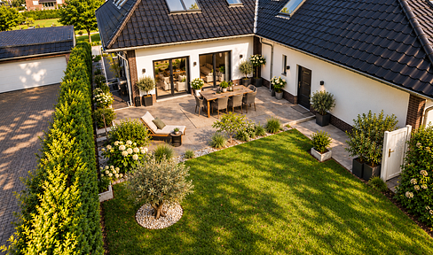 Light. Spaciousness. Quality of life. - 274 square meters for families or multi-generational households.