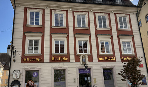 Exclusive retail space office, located at Marktplatz 18, a historic landmark. Elegant, effective for advertising, bright, with large windows.