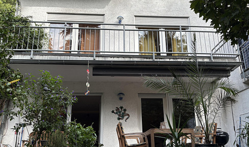 Garten Maisonette und Dachgeschoss Wohnung in Doppelhaushälfte