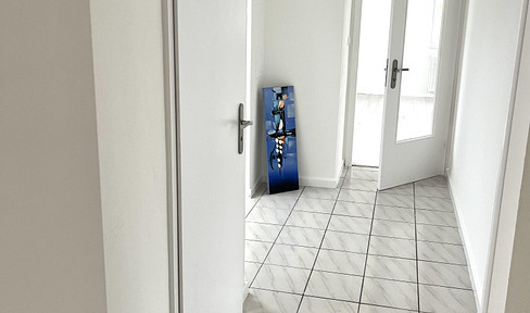 Bright, 3-room apartment with a balcony, located in Dinkelscherben/Lindach, near the A8 highway – available immediately! Everything is new! At a great price!