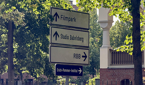 Bright 4-room apartment with a southwest-facing balcony in Babelsberg – located right next to the Media City – no commission fees.