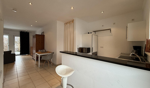 Schöne 2-Zimmer-Wohnung mit Terrasse und Einbauküche