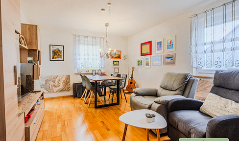 Balcony with a view of greenery – attractive investment property in Cadolzburg, offering approximately a 6% return.