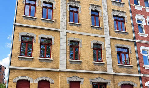 One-bedroom apartments for rent in a recently renovated, historic building from the Gründerzeit era.