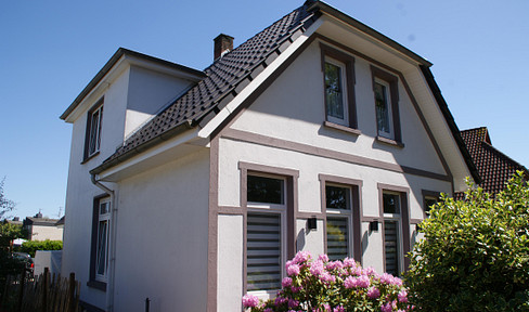 Detached house for rent in Hundsmühlen, with two separate living units.